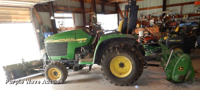image for item FN9086 2001 John Deere 4200 HST tractor
