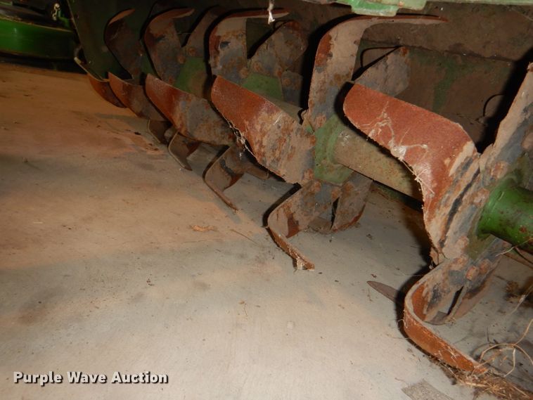 image for item FN9086 2001 John Deere 4200 HST tractor