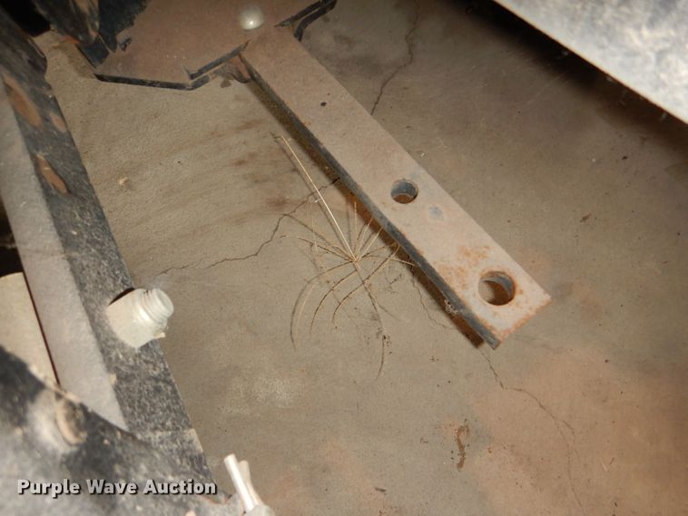 image for item FN9086 2001 John Deere 4200 HST tractor