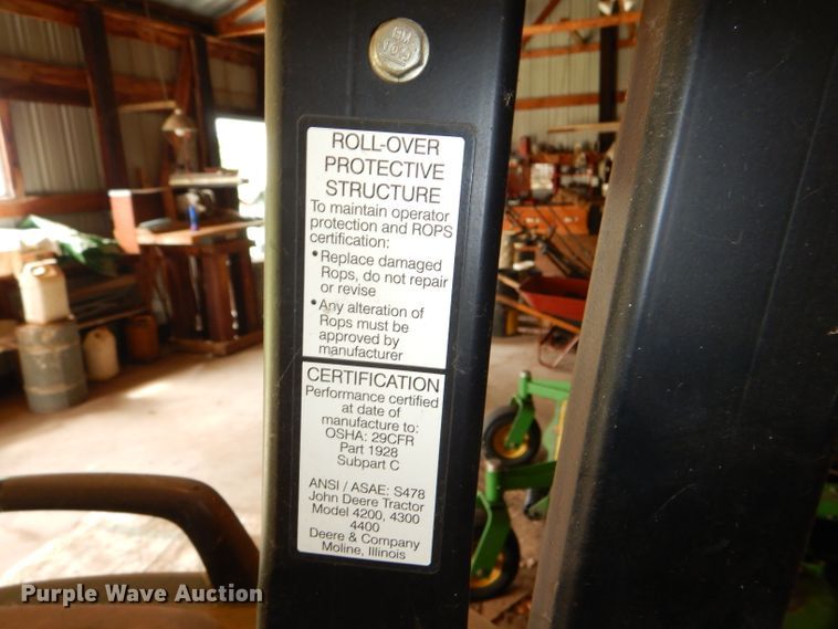 image for item FN9086 2001 John Deere 4200 HST tractor