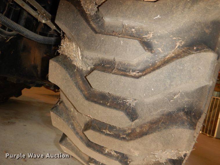 image for item FN9086 2001 John Deere 4200 HST tractor