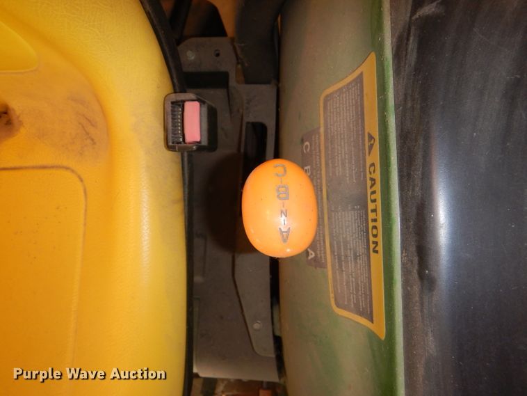 image for item FN9086 2001 John Deere 4200 HST tractor