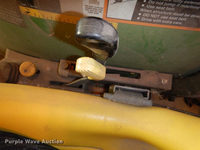 image for item FN9086 2001 John Deere 4200 HST tractor