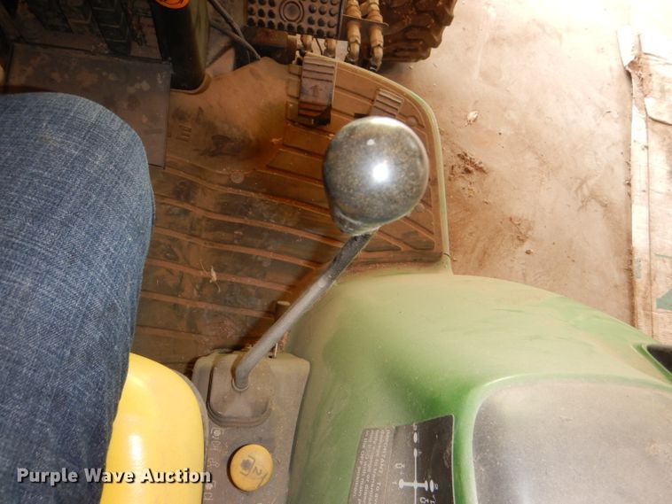 image for item FN9086 2001 John Deere 4200 HST tractor