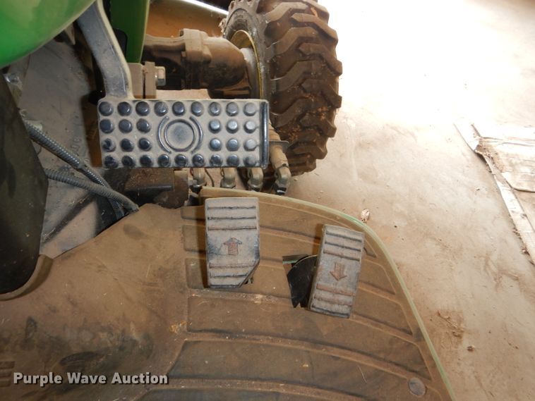 image for item FN9086 2001 John Deere 4200 HST tractor