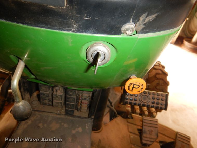 image for item FN9086 2001 John Deere 4200 HST tractor