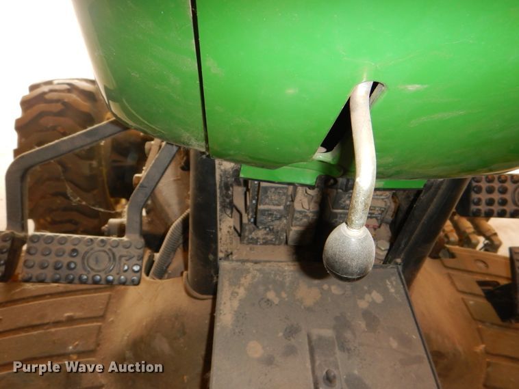 image for item FN9086 2001 John Deere 4200 HST tractor