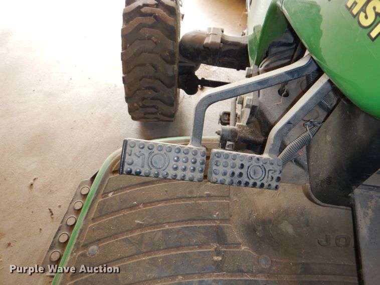 image for item FN9086 2001 John Deere 4200 HST tractor