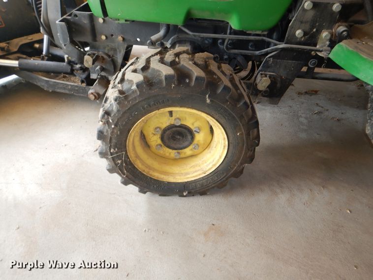 image for item FN9086 2001 John Deere 4200 HST tractor