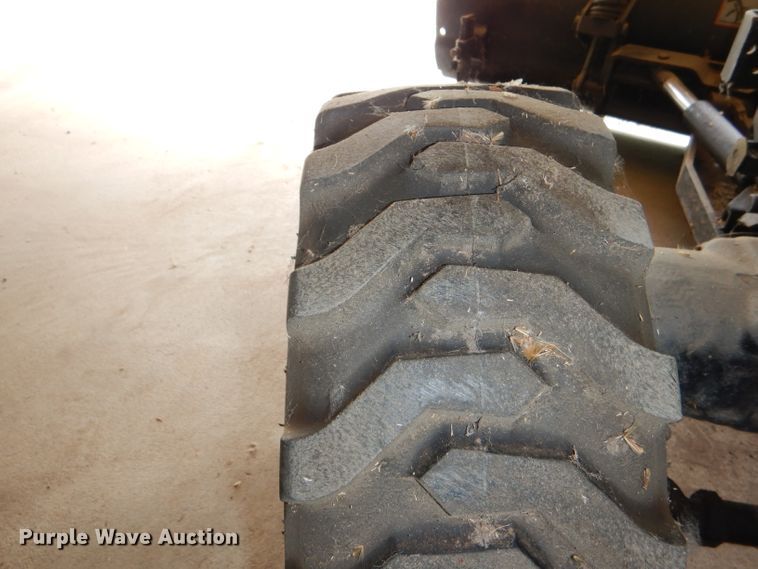 image for item FN9086 2001 John Deere 4200 HST tractor