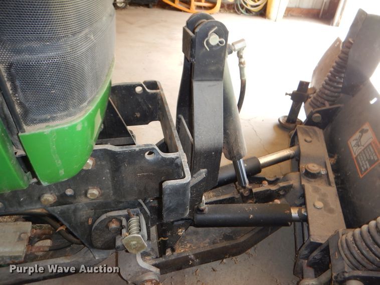 image for item FN9086 2001 John Deere 4200 HST tractor