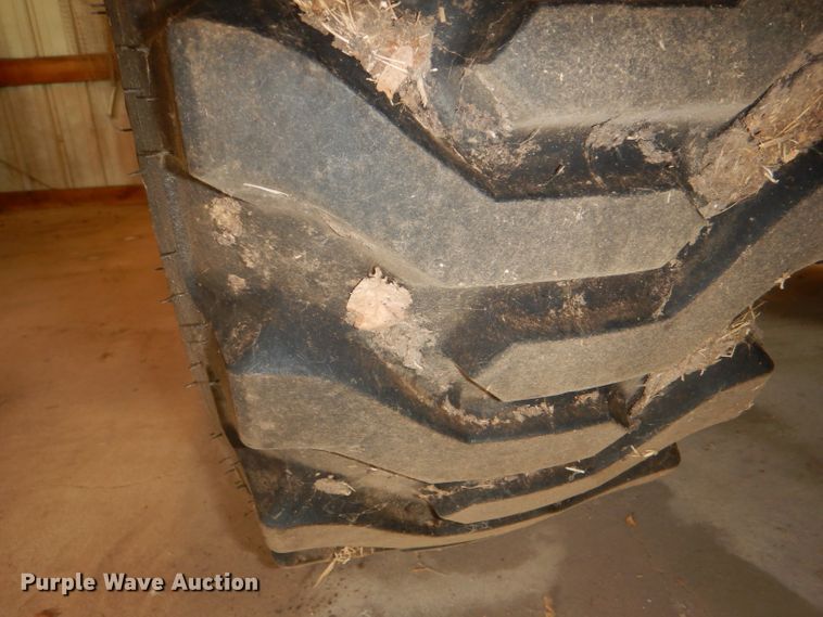 image for item FN9086 2001 John Deere 4200 HST tractor