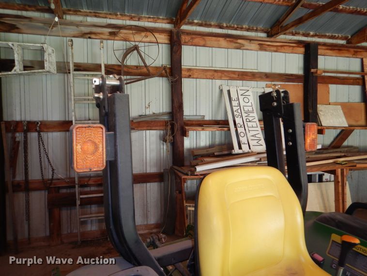 image for item FN9086 2001 John Deere 4200 HST tractor