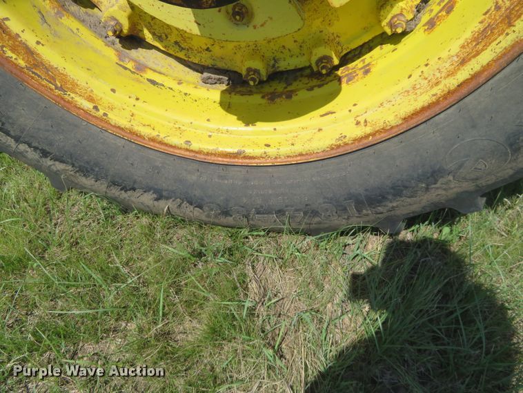 image for item FV9050 1976 John Deere 4430 tractor