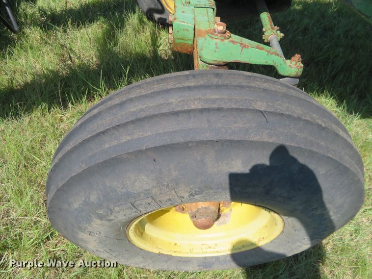 image for item FV9050 1976 John Deere 4430 tractor