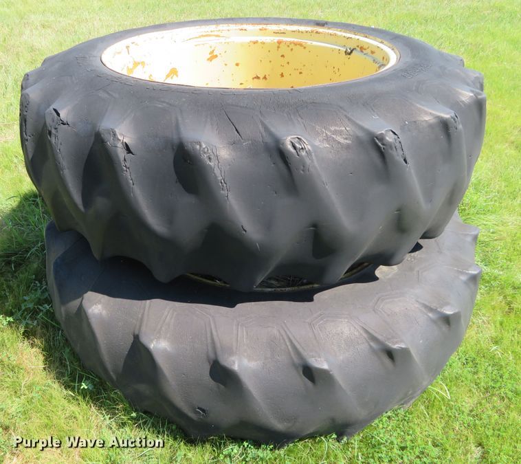 image for item FV9050 1976 John Deere 4430 tractor