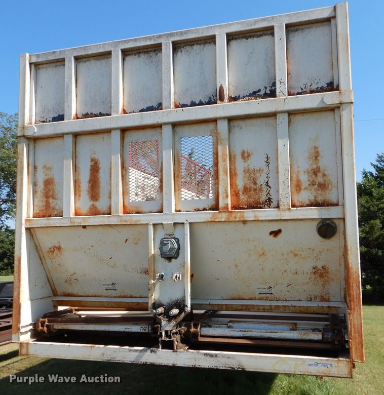 image for item FY9605 2010 shop built live bottom trailer