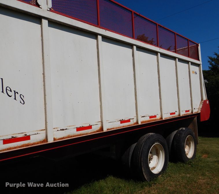 image for item FY9605 2010 shop built live bottom trailer