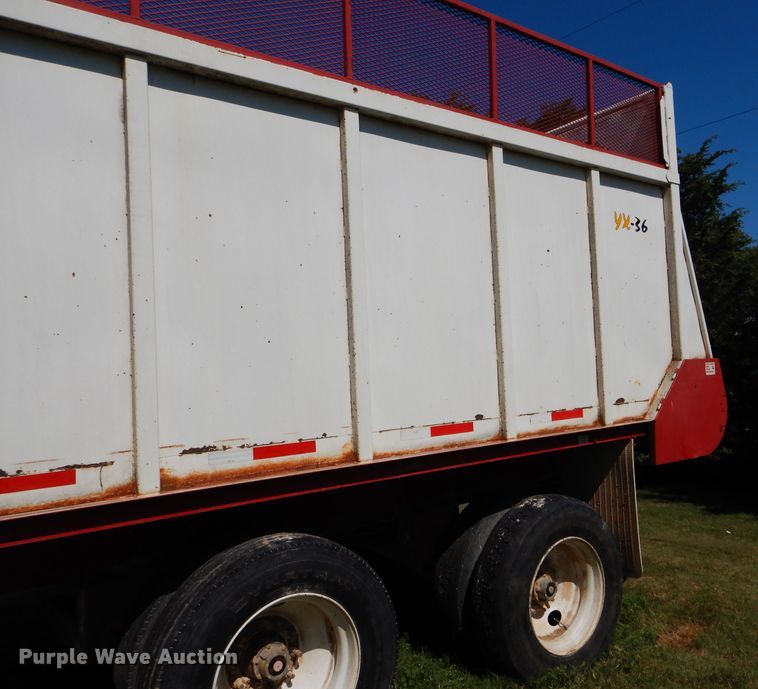 image for item FY9605 2010 shop built live bottom trailer