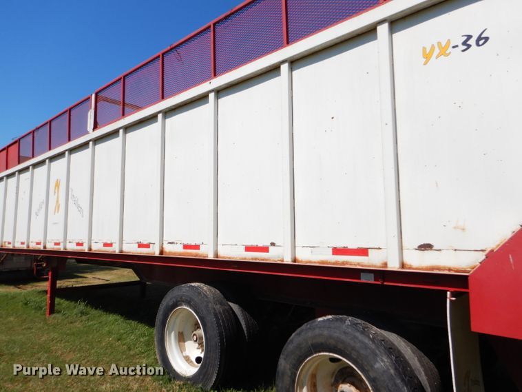 image for item FY9605 2010 shop built live bottom trailer