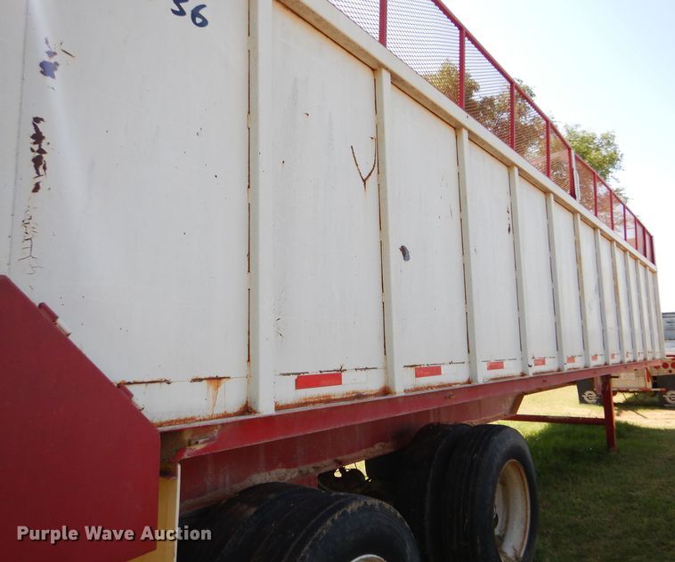 image for item FY9605 2010 shop built live bottom trailer