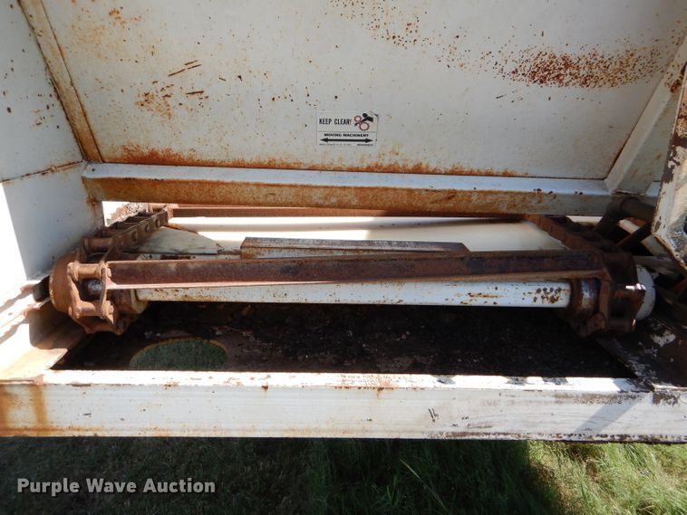 image for item FY9605 2010 shop built live bottom trailer