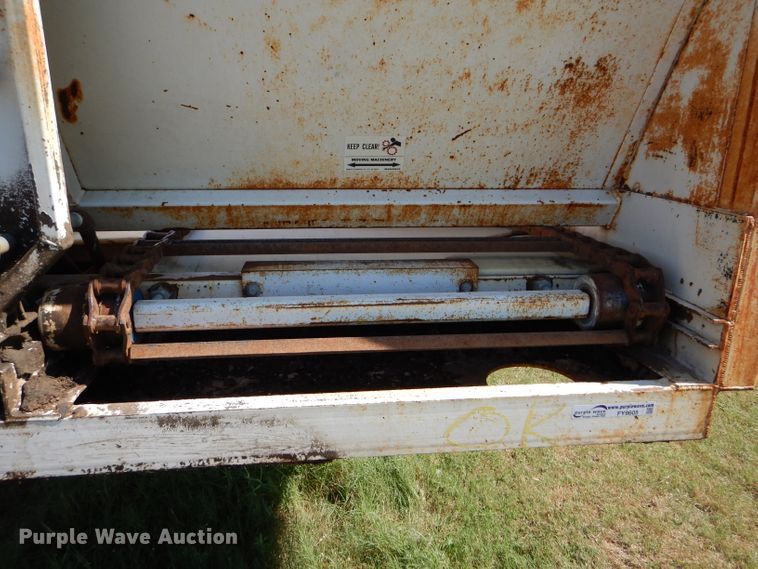 image for item FY9605 2010 shop built live bottom trailer