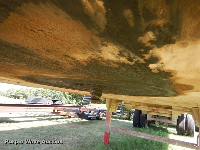 image for item FY9605 2010 shop built live bottom trailer