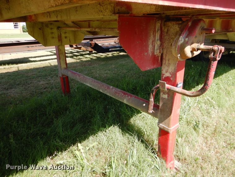 image for item FY9605 2010 shop built live bottom trailer