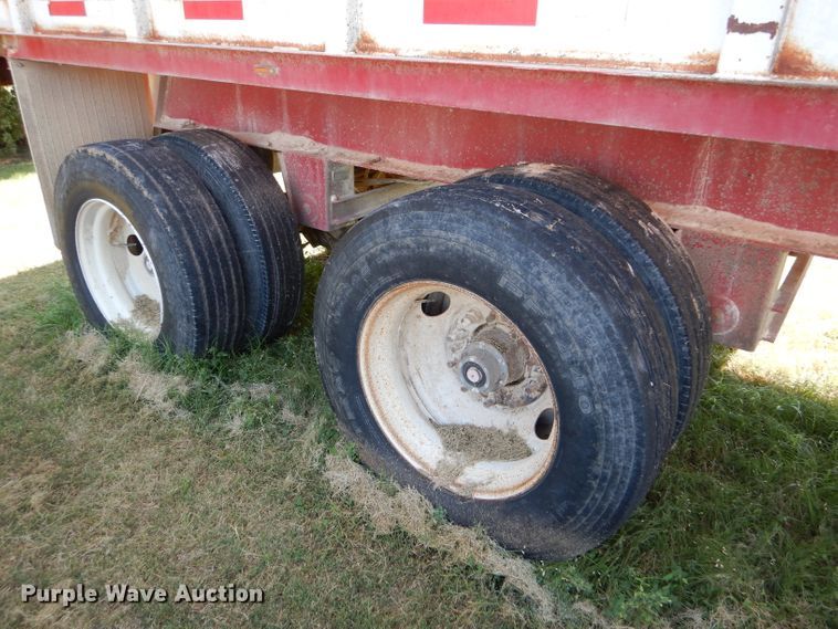 image for item FY9605 2010 shop built live bottom trailer