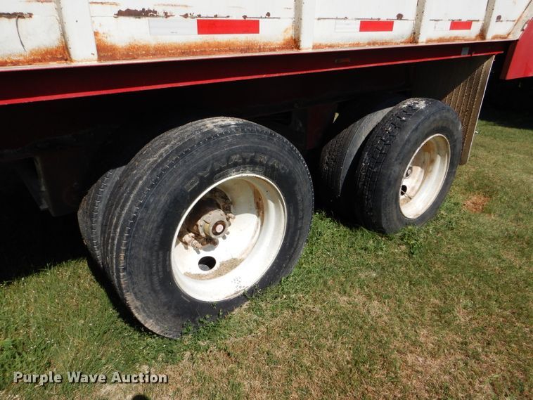 image for item FY9605 2010 shop built live bottom trailer