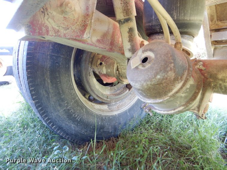 image for item FY9605 2010 shop built live bottom trailer
