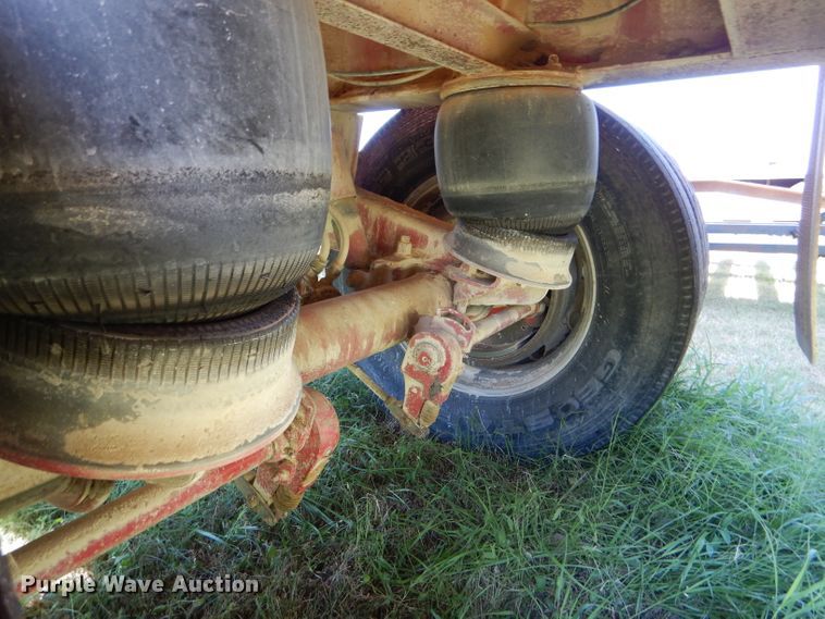 image for item FY9605 2010 shop built live bottom trailer