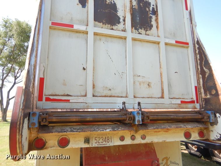 image for item FY9605 2010 shop built live bottom trailer