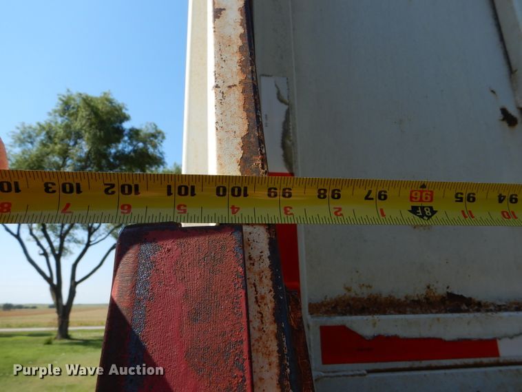 image for item FY9605 2010 shop built live bottom trailer