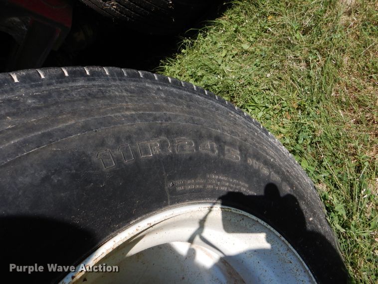 image for item FY9605 2010 shop built live bottom trailer