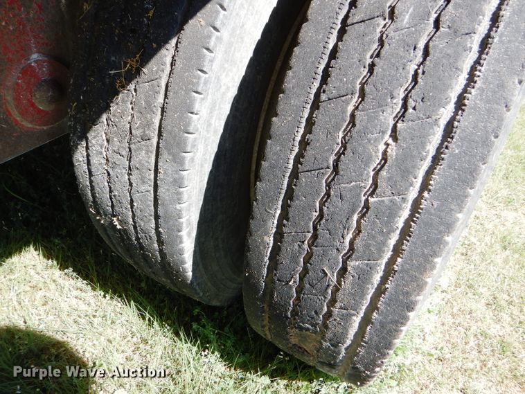 image for item FY9605 2010 shop built live bottom trailer