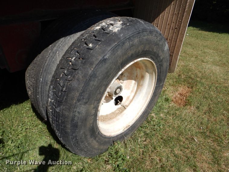 image for item FY9605 2010 shop built live bottom trailer