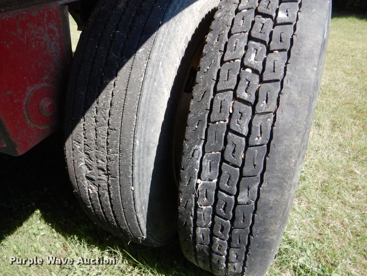 image for item FY9605 2010 shop built live bottom trailer