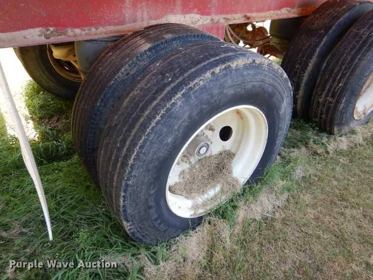 image for item FY9605 2010 shop built live bottom trailer