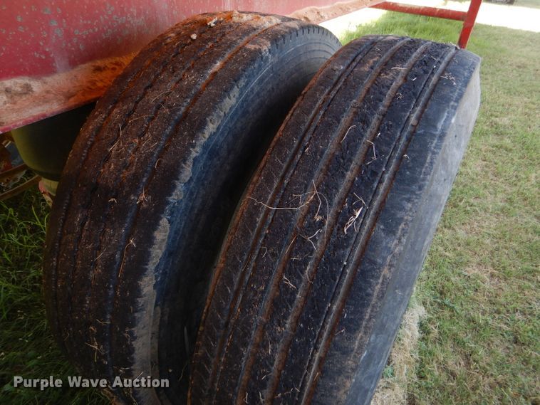 image for item FY9605 2010 shop built live bottom trailer