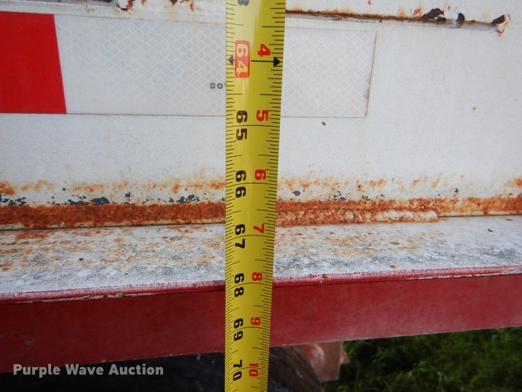 image for item FY9605 2010 shop built live bottom trailer