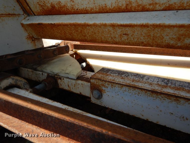 image for item FY9605 2010 shop built live bottom trailer