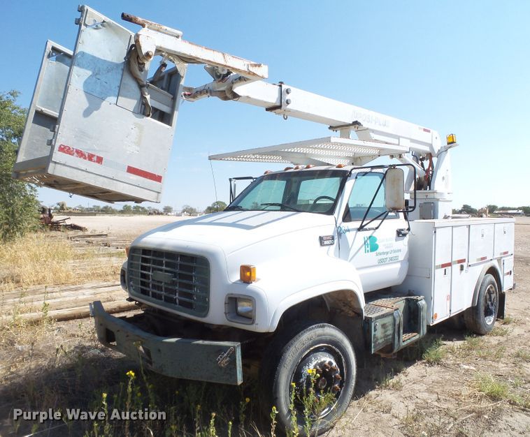 image for item GC9018 1999 GMC C6500 bucket truck