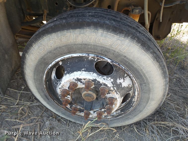 image for item GC9018 1999 GMC C6500 bucket truck