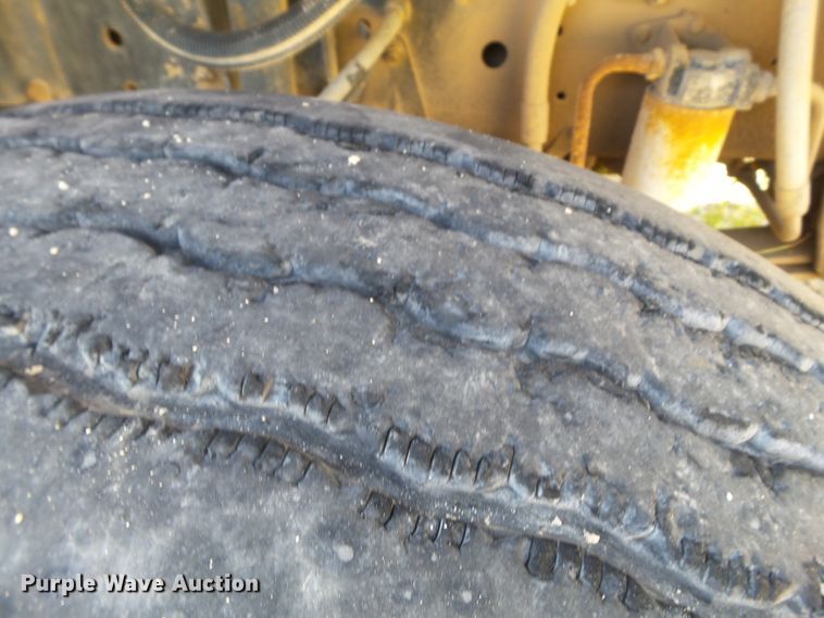 image for item GC9018 1999 GMC C6500 bucket truck