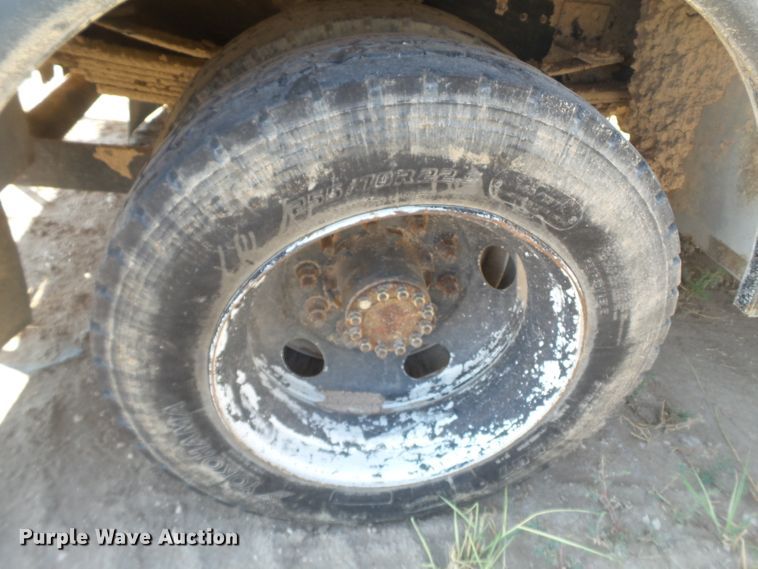 image for item GC9018 1999 GMC C6500 bucket truck