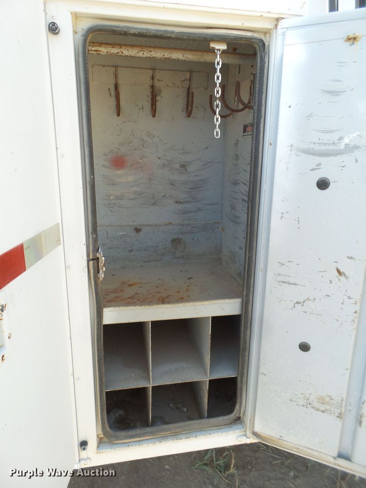 image for item GC9018 1999 GMC C6500 bucket truck