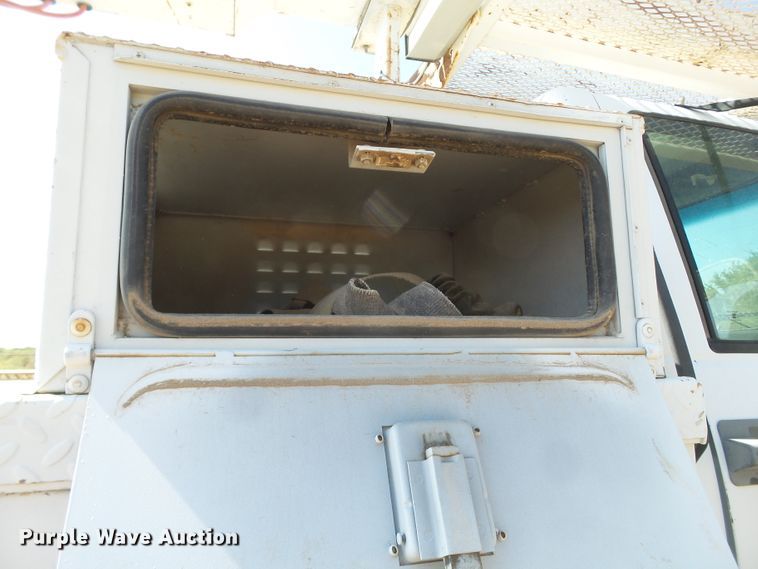 image for item GC9018 1999 GMC C6500 bucket truck