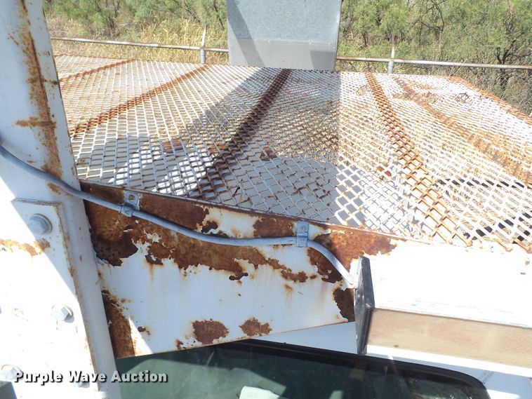 image for item GC9018 1999 GMC C6500 bucket truck